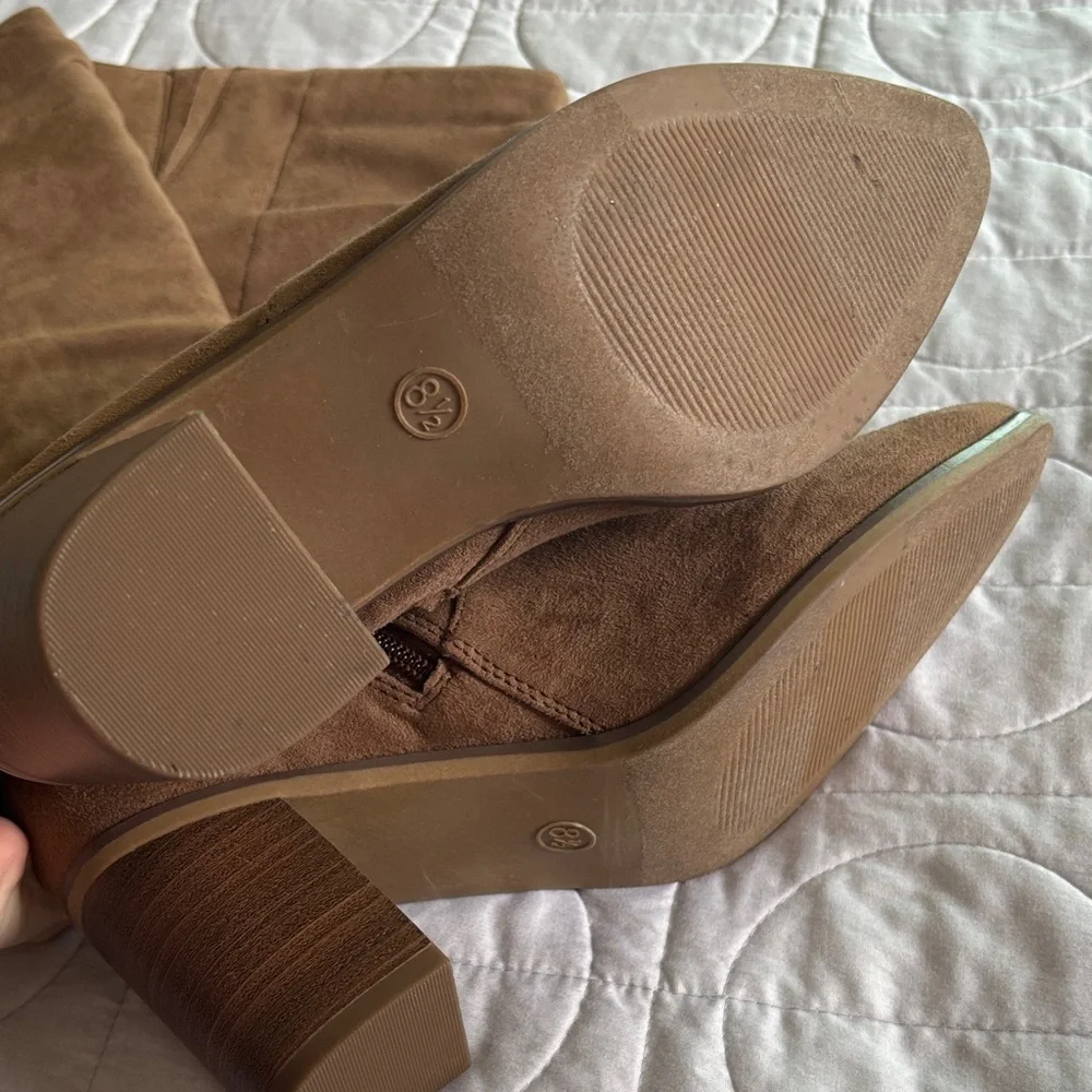 Universal Thread Tan Heeled Boots - Picture 6 of 9